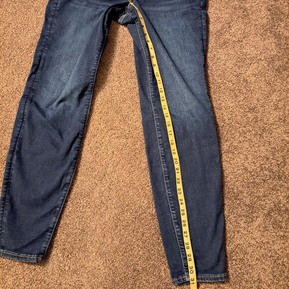 American Eagle Next Level Stretch Curvy High-Rise Jegging W/Embroidered Pockets - Picture 9 of 9